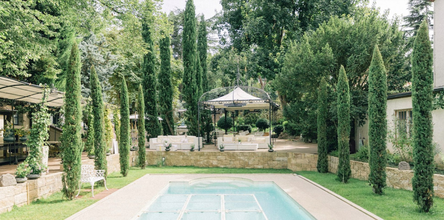 Morrhof · Piazza Toscana, pool and cypress courtyard